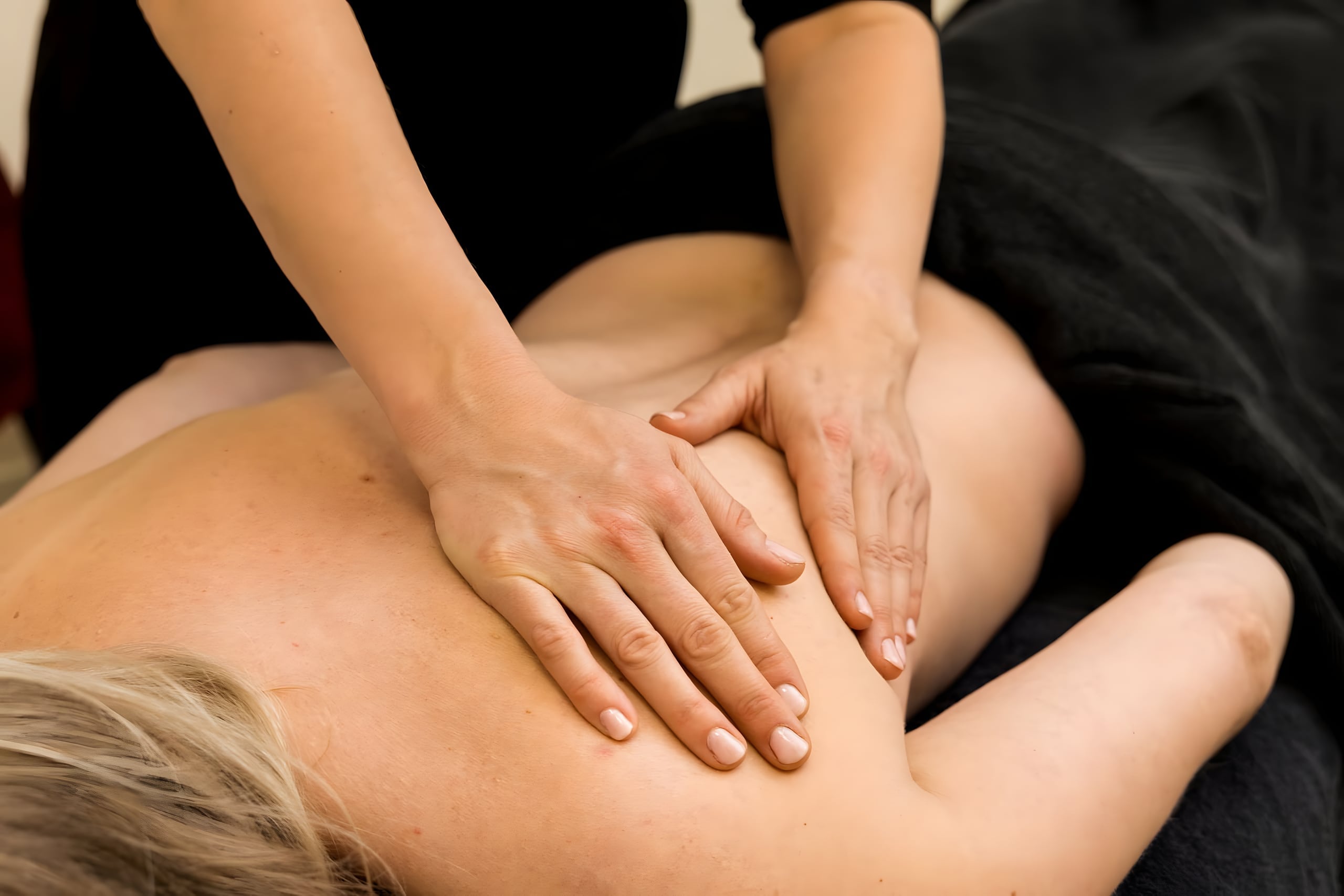 Ontspanningsmassage van rug en schouders bij Schoonheidssalon Beautycol in Twello